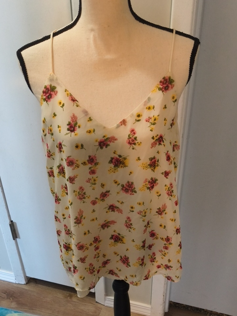 Forever 21 Cream Floral Spaghetti Strap Cami